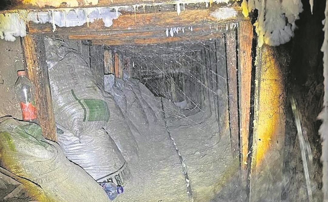 Reportes de las autoridades refieren que el túnel descubierto tiene una longitud de 25 metros que conecta a la vivienda con un ducto de Pemex, donde los huachicoleros tenían instalada una toma clandestina. Foto: Especial.