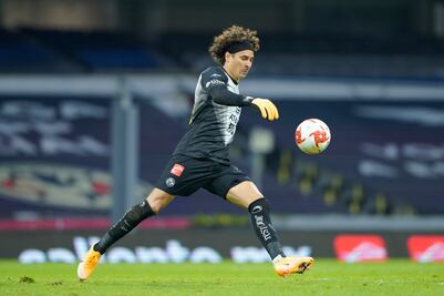 Guillermo Ochoa estará fuera del América por lesión