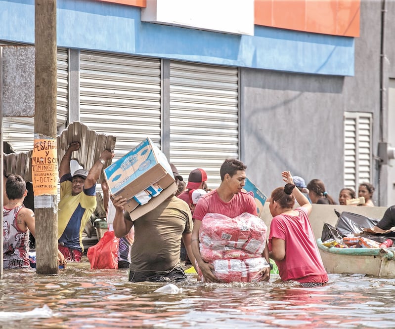 Fernanda Gómez sepultó a su esposo y a sus cuatro hijos pequeños, quienes murieron el viernes. JACOB GARCÍA. EL UNIVERSAL