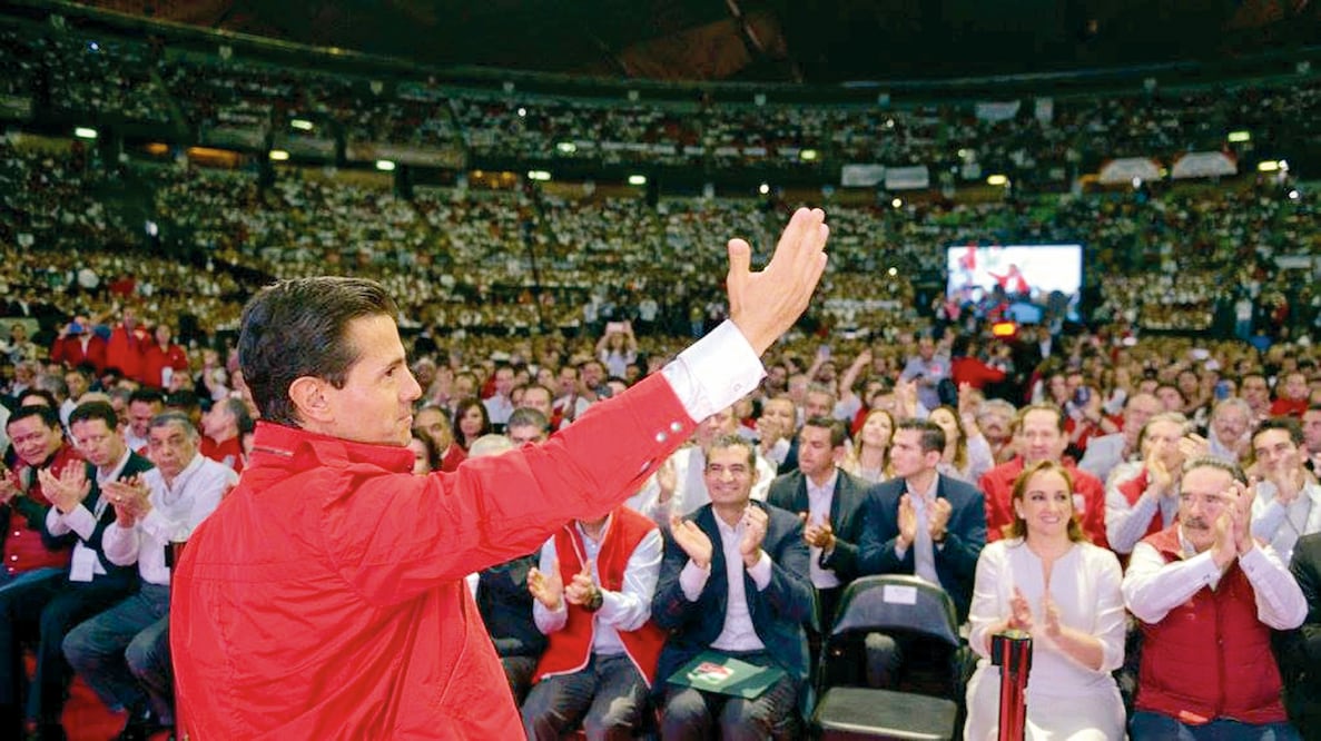 Ante más de 15 mil priístas, entre los que destacaban secretarios de Estado, el presidente Enrique Peña Nieto celebró los cambios a los estatutos del PRI, así como la creación de una Comisión de Ética para hacer frente a la corrupción (TOMADA DE FACEBOOK)