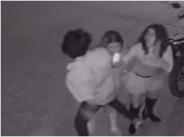 Melanie sale del hospital luego de una intervención quirúrgica; fue brutalmente golpeada por su novio