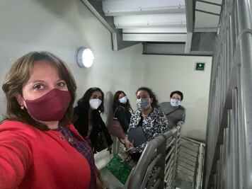 Subsecretaria Martha Delgado sube selfie a Twitter del momento en que evacúa Cancillería tras sismo 