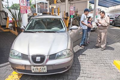 Se complica verificación para autos nuevos