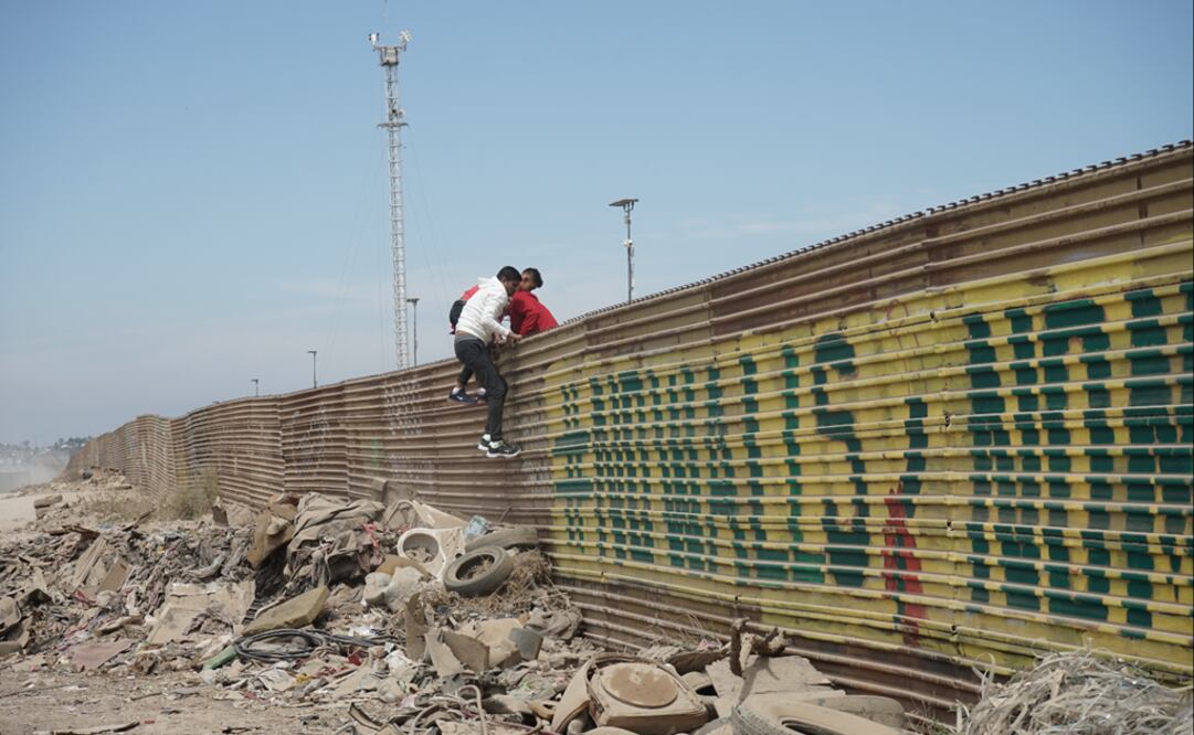 Por su parte, el Fiscal General y Secretario de Justicia, Jeff Sessions, justificó la división de familias alegando que llevar niños a través de la frontera no proporciona a esos inmigrantes "inmunidad" ante la ley. Foto: Xinhua