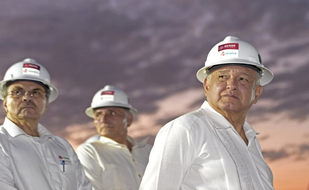 Mexico's President Andres Manuel Lopez Obrador supervises the construction of the state-run oil company Pemex refinery at the Gulf coast port of Dos Bocas – Photo: Reuters