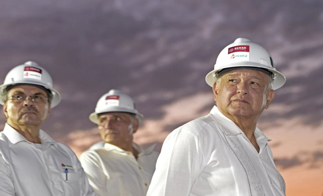 Mexico's President Andres Manuel Lopez Obrador supervises the construction of the state-run oil company Pemex refinery at the Gulf coast port of Dos Bocas – Photo: Reuters