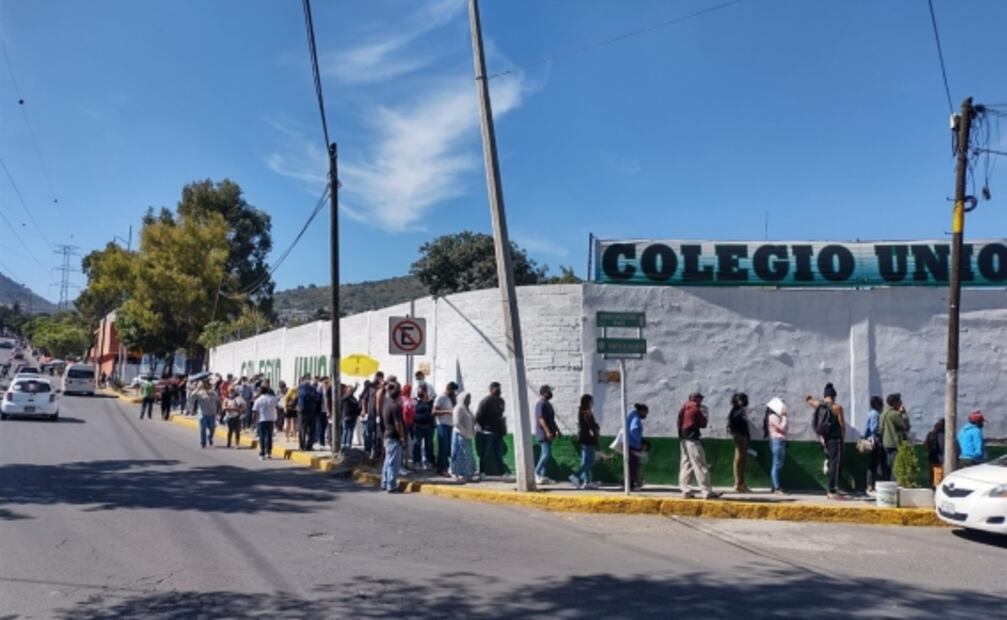 "Me dio miedo pero es necesario"; rezagados acuden a vacunarse en Ecatepec
