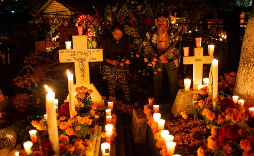 Cada año, miles de familias mexicanas recuerdan a sus seres queridos el Día de Muertos – Foto: Rodolfo Ayala/EL UNIVERSAL