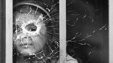 Las conmovedoras imágenes del fotógrafo que ha retratado la guerra en Colombia