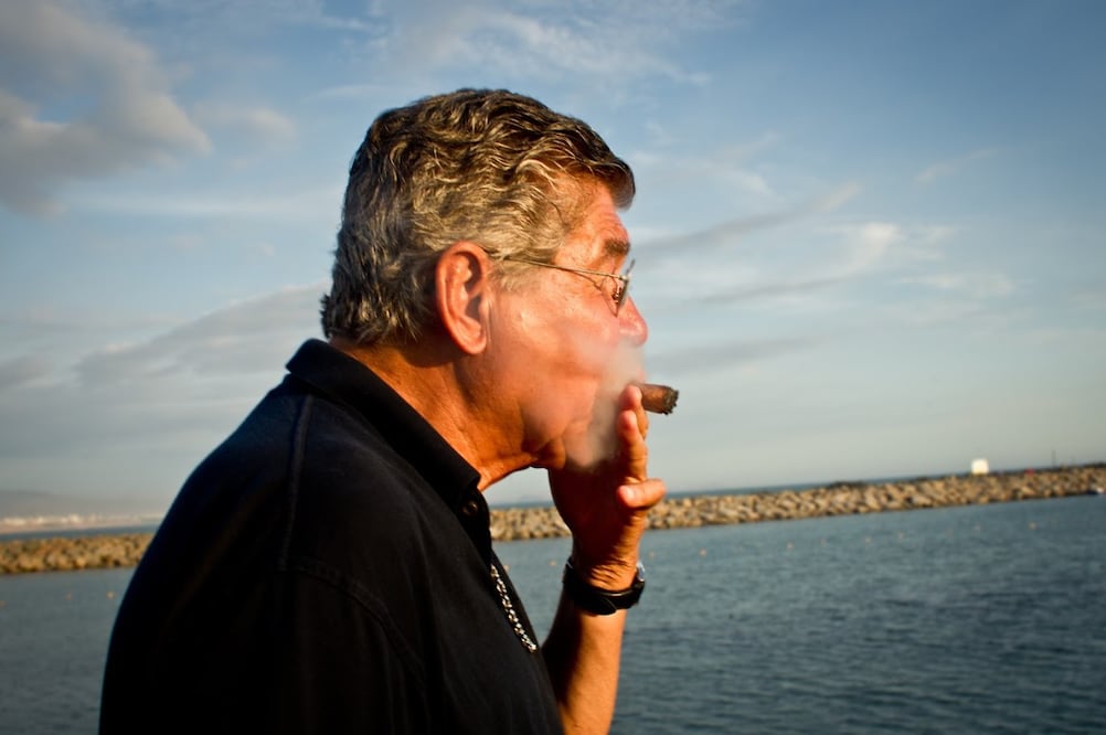 Bryce Echenique obtuvo el Premio Nacional de Narrativa de España en 1998 por su novela Reo de nocturnidad, reconocimiento que consolidó su prestigio internacional. Crédito: GDA/ El Comercio/ Richard Hirano