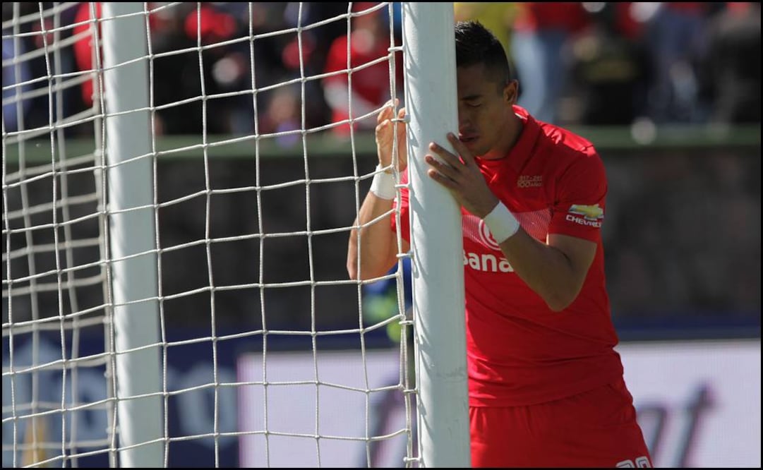 Fernando Uribe se lamenta por dejar escapar una oportunidad. Foto: Carlos Mejía/ EL UNIVERSAL