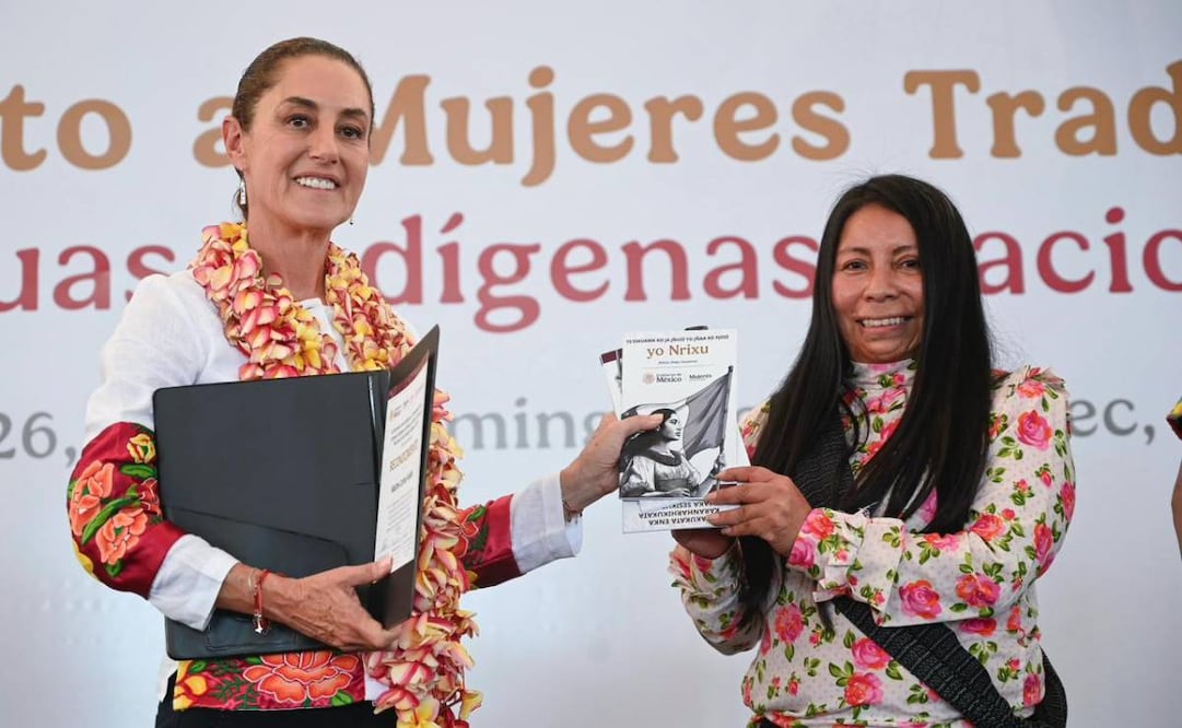 La presidenta Claudia Sheinbaum durante la entrega del Reconocimiento a Mujeres Traductoras de las Lenguas Indígenas Nacionales en Oaxaca este domingo 22 de marzo de 2026. Foto: Presidencia