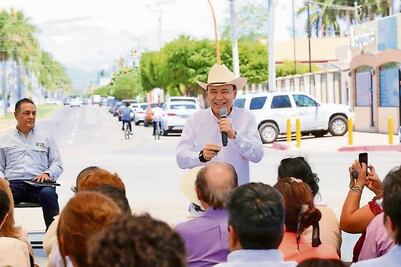 Tocan corrido de El Chapo en evento escolar de Alfonso Durazo