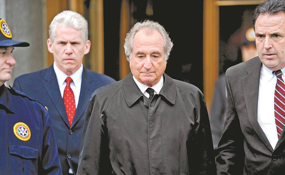 Bernard L. Madoff, al dejar la corte federal en Nueva York, en marzo de 2009. Foto: Peter Foley/ EFE.