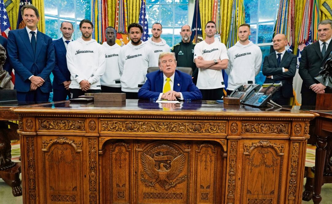 El presidente Donald Trump, ayer con integrantes del club de futbol italiano Juventus en la Oficina Oval de la Casa Blanca. Foto: Alex Brandon / AP