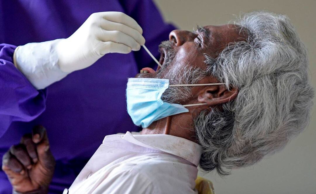 Las curvas de nuevas infecciones siguen mostrándose en fase ascendente tanto en el continente americano  (Foto: AFP)