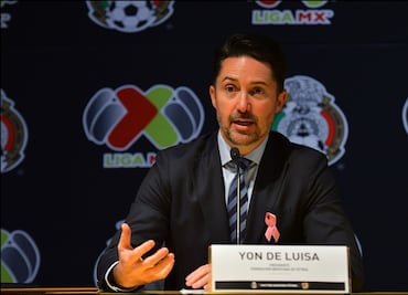 Dobles contratos a registro, pide De Luisa