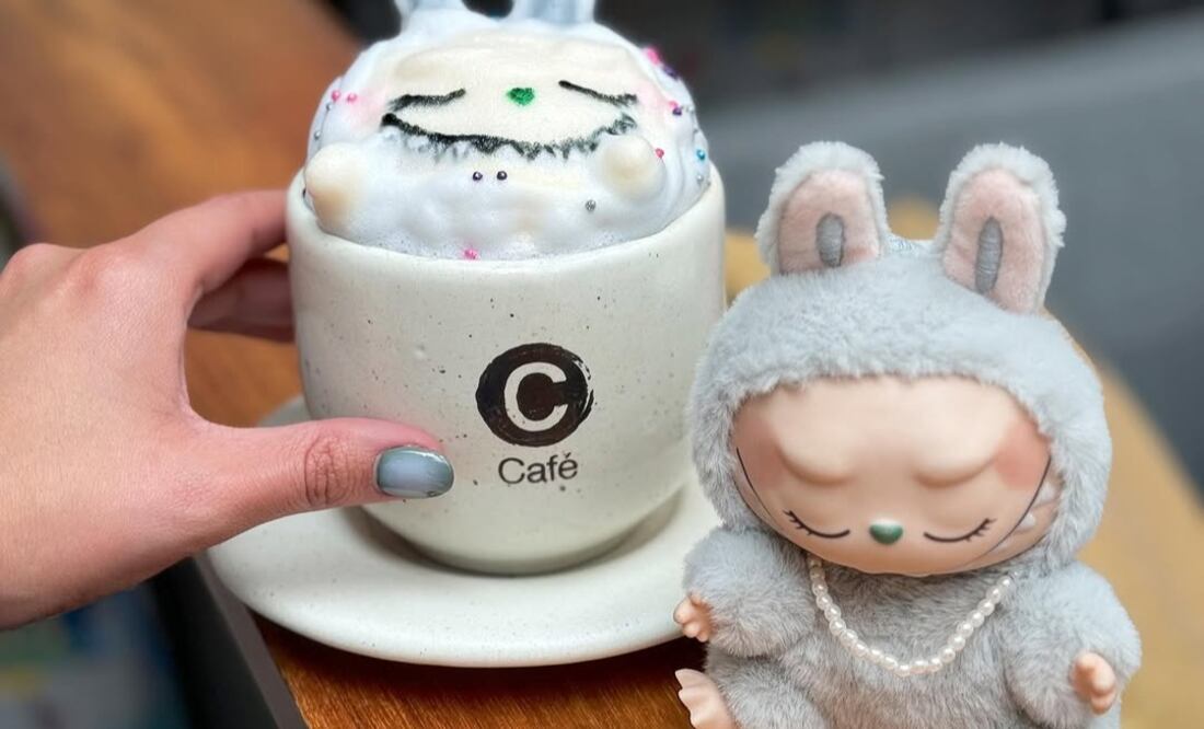 Los diseños 3D en esta cafetería cambian cada temporada. Foto: Instagram @cafec.mx