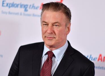 Aseguran que a Alec Baldwin le avisaron que la pistola de utilería que utilizó no tenía balas