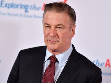 Aseguran que a Alec Baldwin le avisaron que la pistola de utilería que utilizó no tenía balas