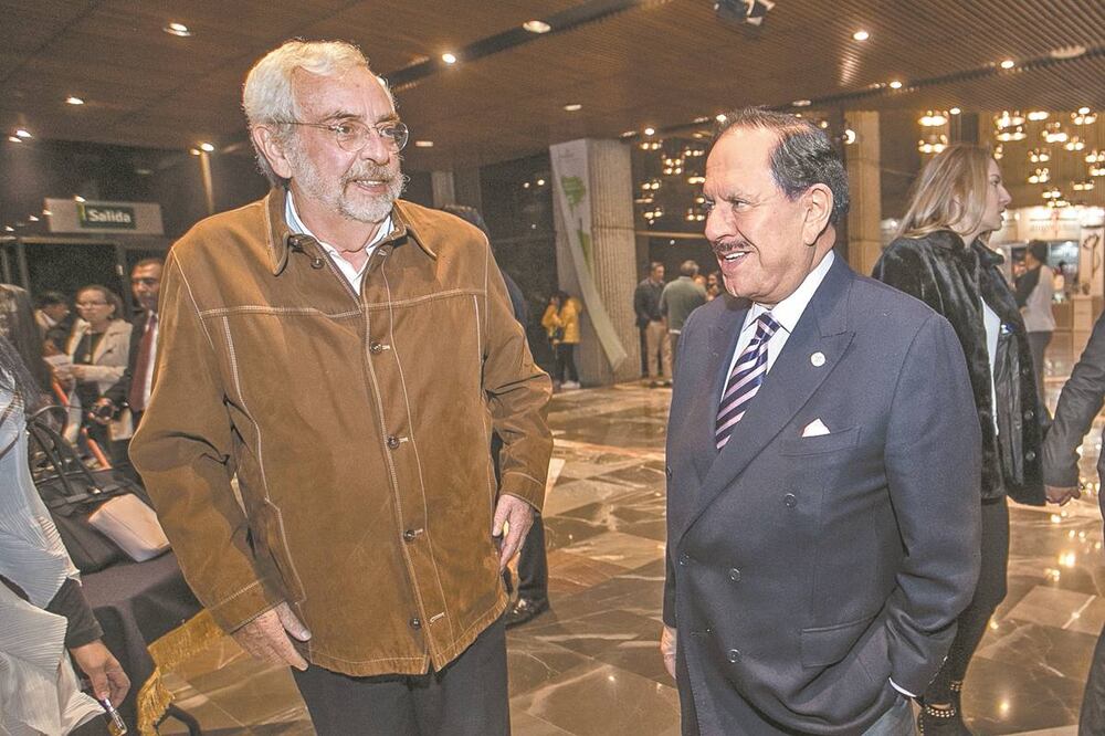 Enrique Graue Wiechers, rector de la UNAM, y el Presidente Ejecutivo y del Consejo de Administración de EL UNIVERSAL, Licenciado Juan Francisco Ealy Ortiz, ayer en la sala Nezahualcóyotl, en Ciudad Universitaria. FOTOS: GERMÁN ESPINOSA. EL UNIVERSAL