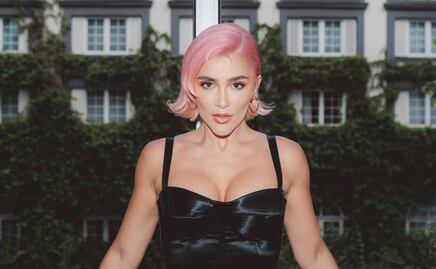 Cassandra Sánchez-Navarro luce elegante vestido cut out de firma mexicana