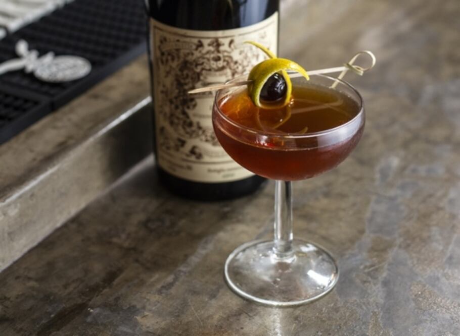 Coctelería con vermouth para hacer en casa