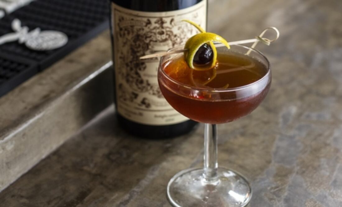 Coctelería con vermouth para hacer en casa