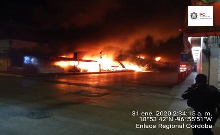 Se incendia mercado municipal de Córdoba, Veracruz