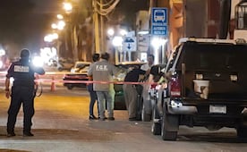 Hallan sin vida a adulto mayor dentro de automóvil estacionado en calles de Mérida; se desconoce su identidad