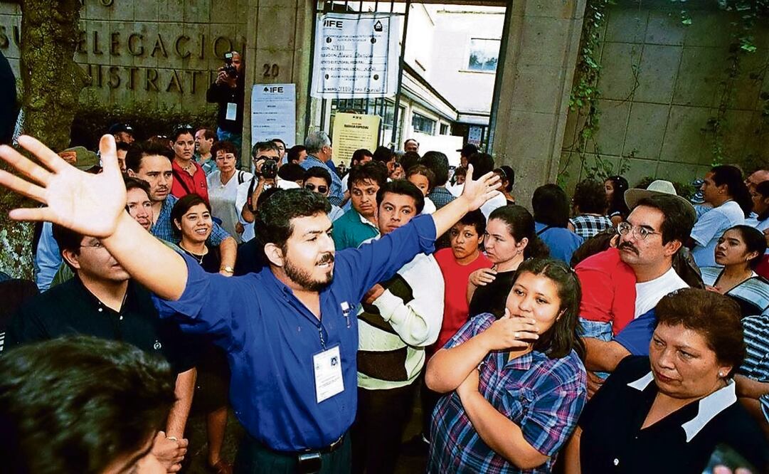 La casilla especial en la Plaza de San Jacinto en el año 2000 presentó una protesta ciudadana por la falta de boletas que nunca recibiría solución. Foto: Carlos Pereda EL UNIVERSAL