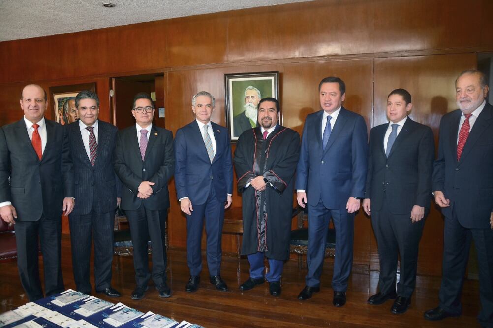Al evento acudieron el jefe de Gobierno, Miguel Ángel Mancera, y el secretario de Gobernación, Miguel Ángel Osorio Chong (CDMX)