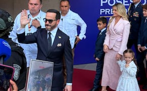El presidente electo de Colombia, Abelardo de la Espriella, llega junto a su familia a la ceremonia de investidura (07/08/2026). Foto: EFE