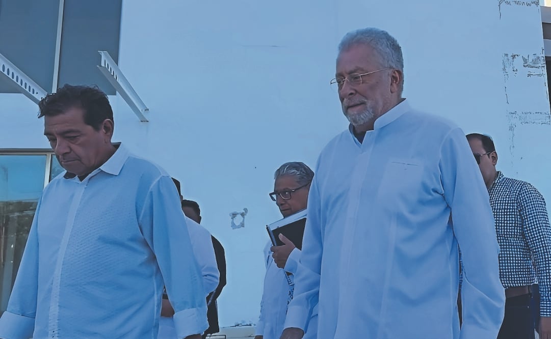 José Alberto Abud Flores (derecha), exrector de la Univesidad Autónoma de Campeche, fue liberado en la audiencia que se realizó ayer en el penal de Kobén. Foto Especial