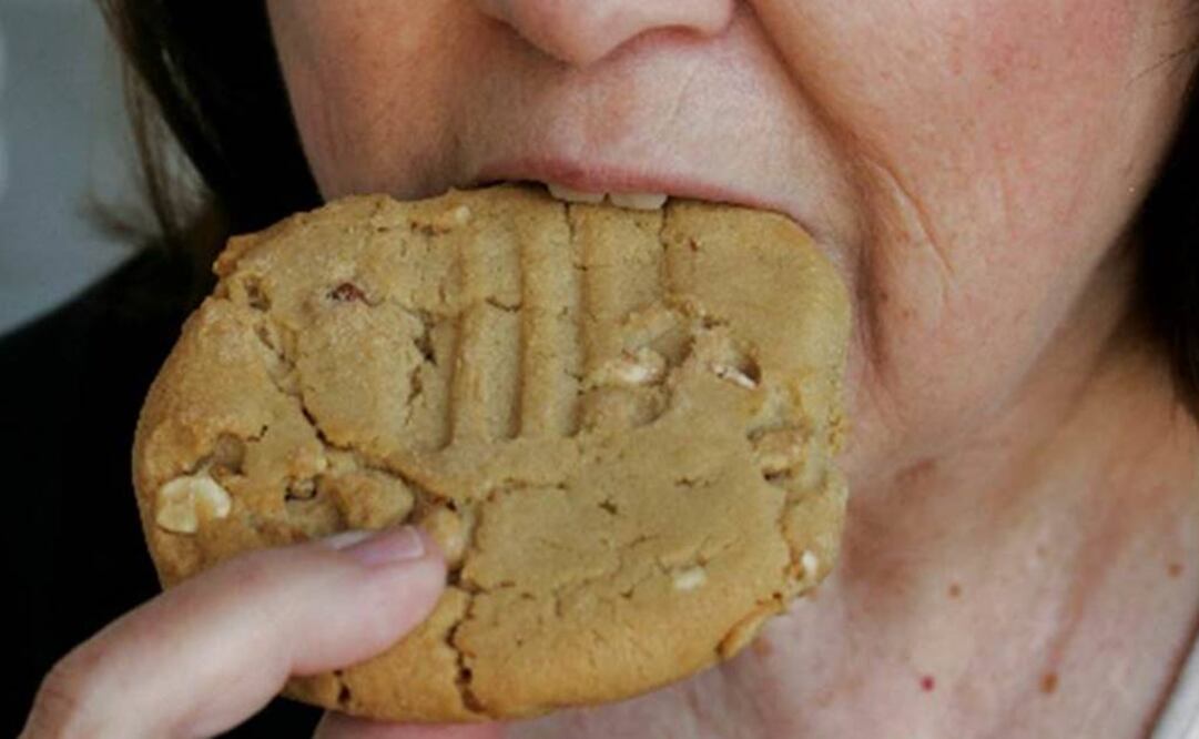 El "efecto crunch" sugiere que es probable comer menos si se es más consciente del sonido. Foto: Archivo