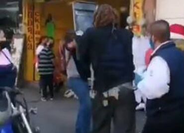 Luchadores piden con "sillazos" que la gente use cubrebocas