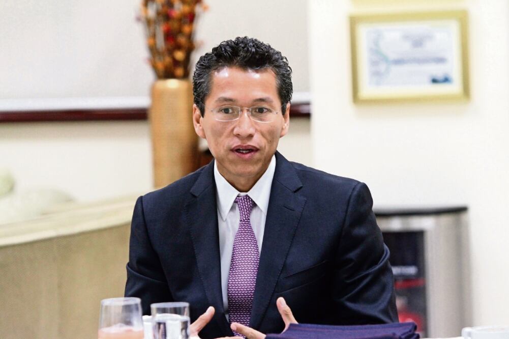 Aristóteles ejercita el músculo