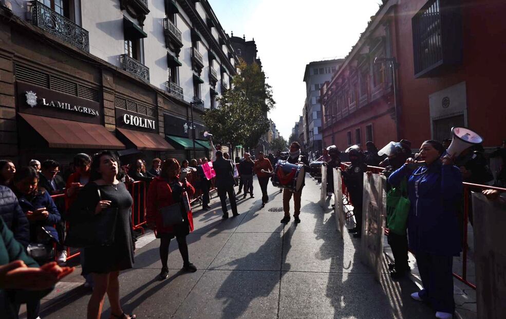 La manifestación se desarrolla en el marco de la 14a Edición del US-Mexico CEO Dialogue, que reúne a decenas de líderes del sector privado que entablarán un diálogo sobre los retos y oportunidades en materia comercial y de inversión. Foto: Diego Simón Sánchez/EL UNIVERSAL