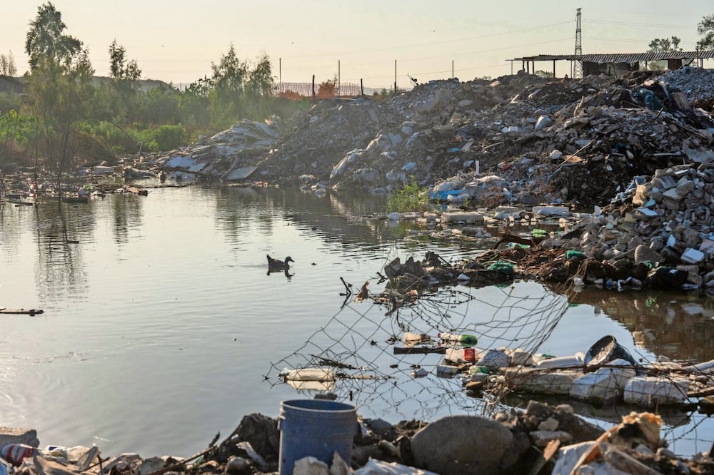 El mayor problema del ecocidio en el Alamar son las sustancias tóxicas que absorbe la tierra, llegan hasta el manto acuífero y contaminan el agua que usan los residentes. Foto: : AIMEE MELO./EL UNIVERSAL