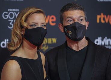 Antonio Banderas conduce los Premios Goya en un teatro vacío y con decenas de videollamadas en espera