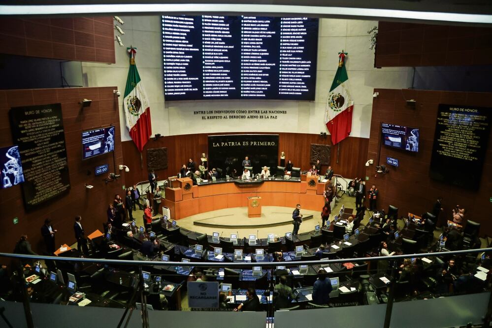 Legisladores de Morena argumentaron que lo que se busca es eficientar el uso de recursos públicos. Foto: de Carlos Mejía. El Universal