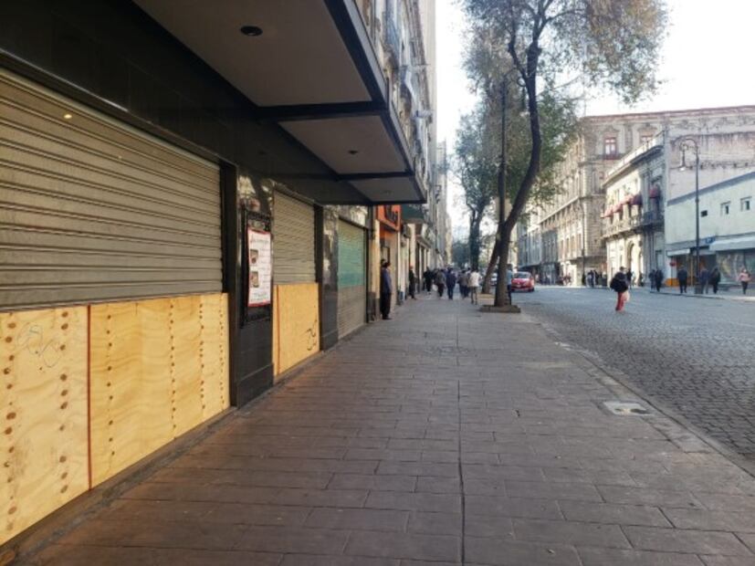 Protegen negocios previo a marcha por violencia contra la mujer