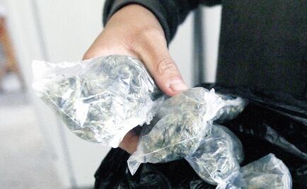 Detienen a dos con más de 67 kilos de marihuana