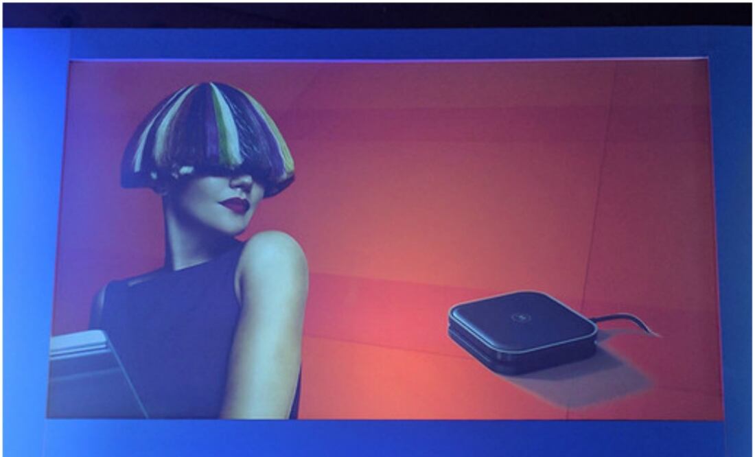 También se presentó un Game Pad que convierte al equipo en una consola de videojuegos portátil