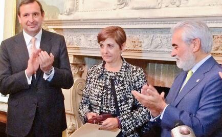 Entregan a la mexicana Beatriz Arias el Premio RAE 2015