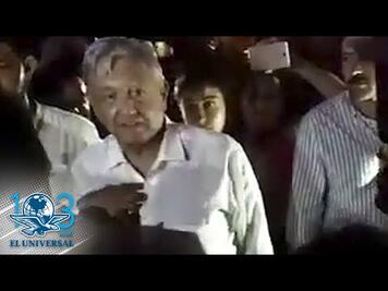 “No merezco este trato”, dice AMLO a manifestantes que irrumpen en su hotel