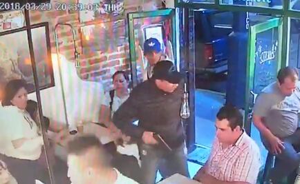 Video. Captan robo con violencia en cafetería de Iztacalco