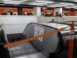 Usuarios reportan fallas en escaleras eléctricas de la Línea 1 del Metro; abrirá en su totalidad este domingo