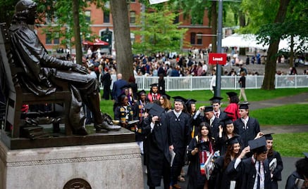 FOTOS: Harvard celebra su ceremonia de graduación en medio de amenazas de Trump; batalla legal con el mandatario aún continúa 