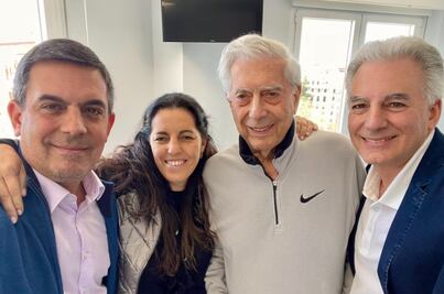 Así luce Vargas Llosa tras recuperarse del Covid-19